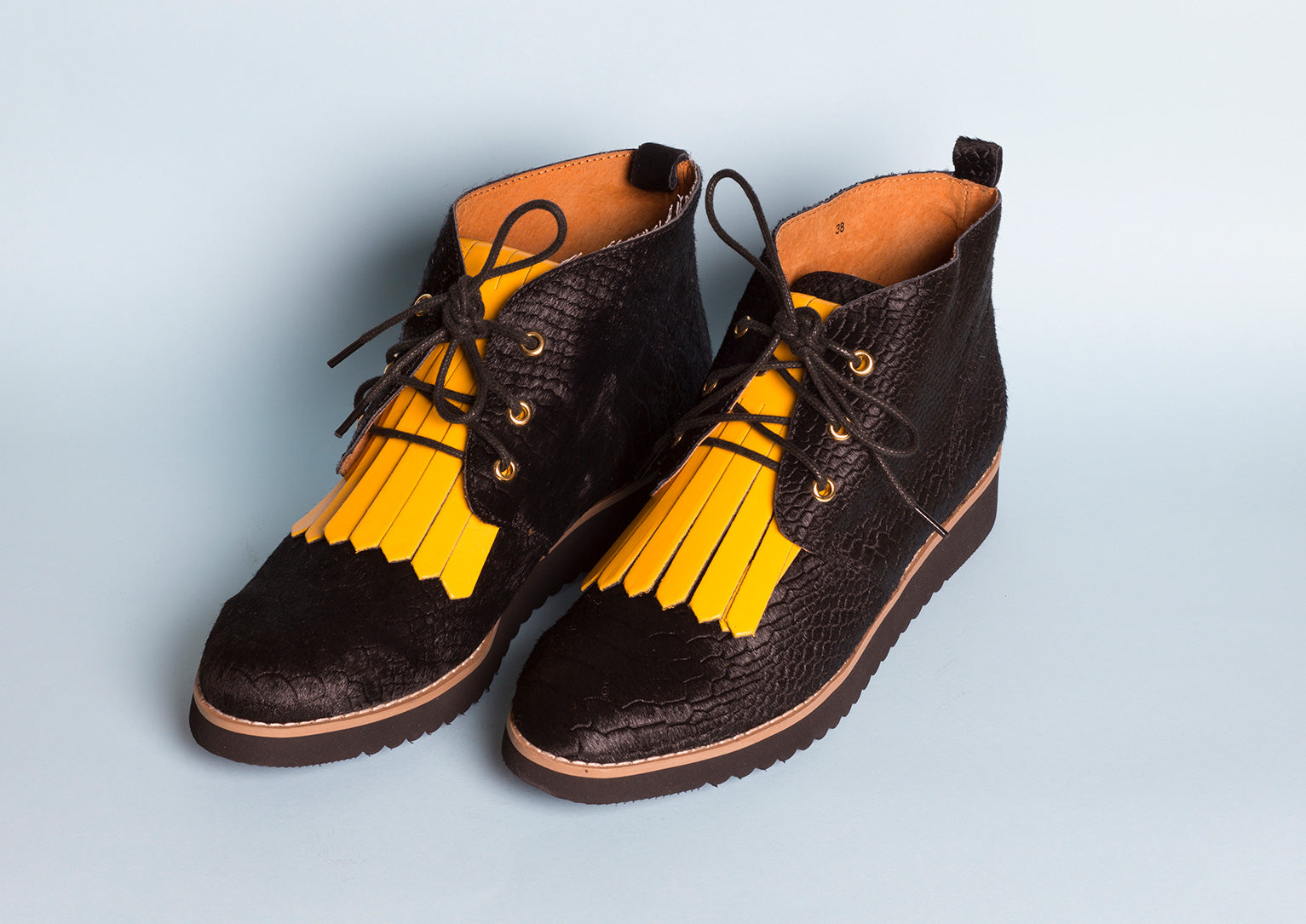 BAHAMA BISH: Classic length leather shoe fringe