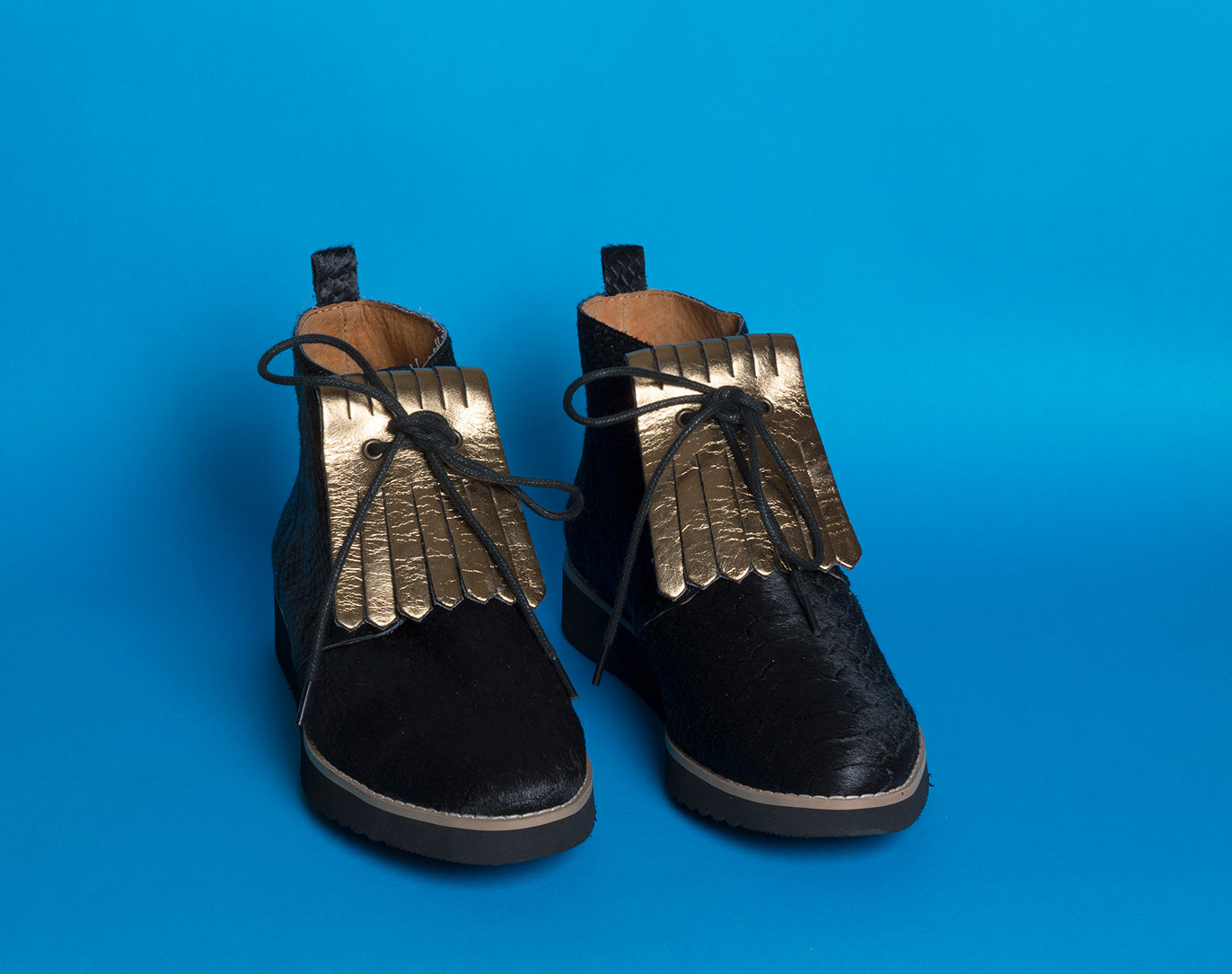 GOLDFINGERED: Mini length leather shoe fringe
